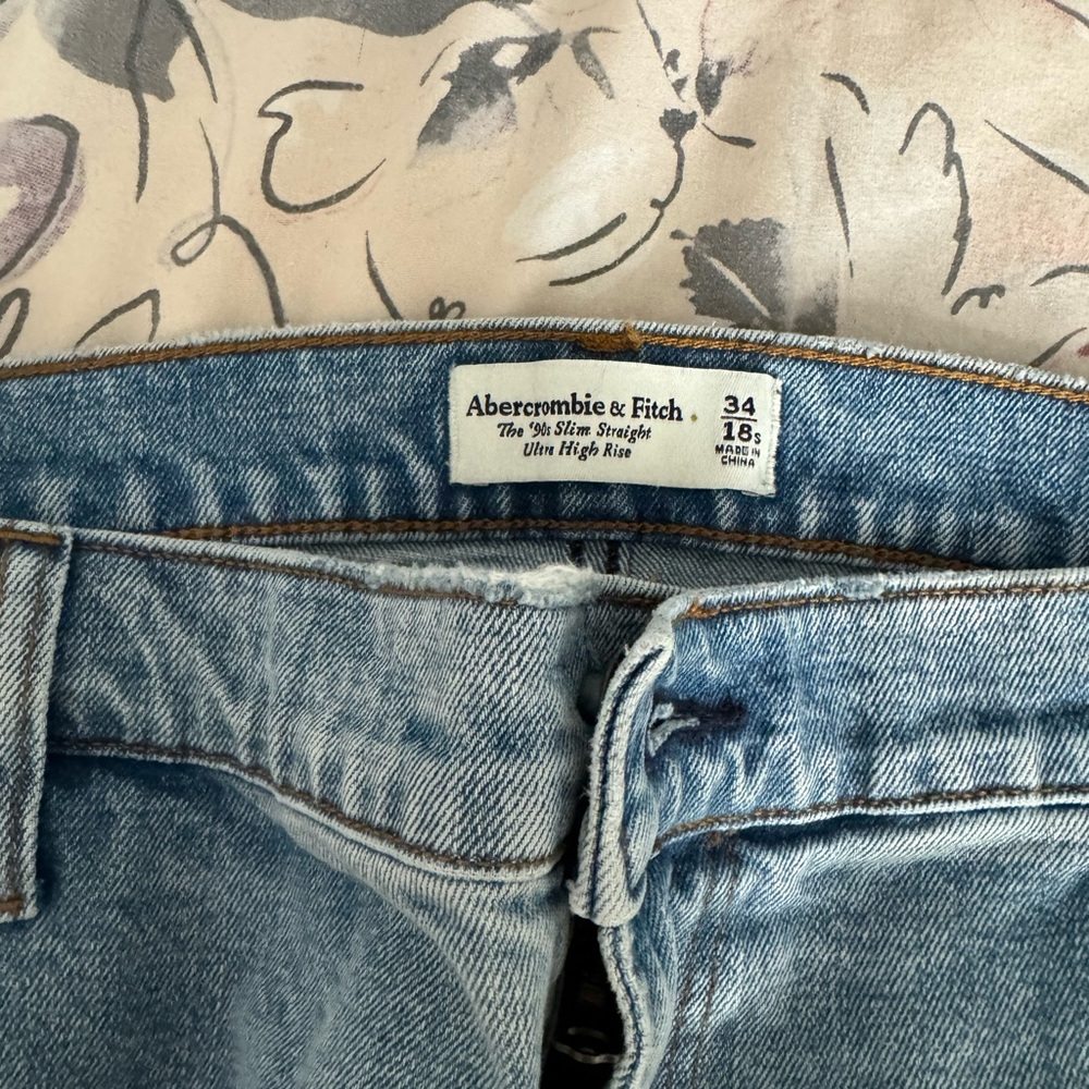 NWT A&F Ultra High Rise 90s Slim Straight Jean - Picture 10 of 12